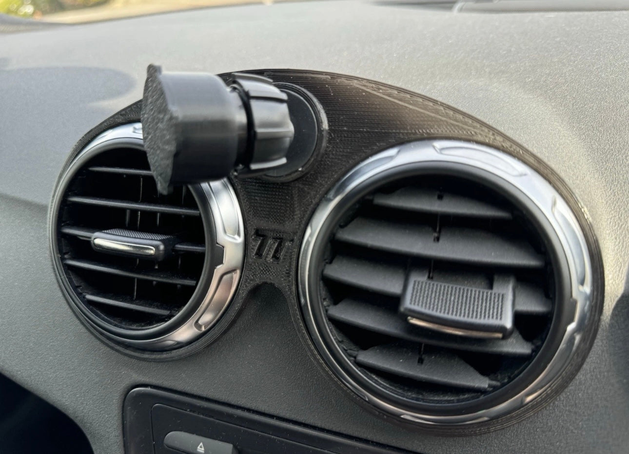 Audi TT MK2 Quad Lock Phone Holder