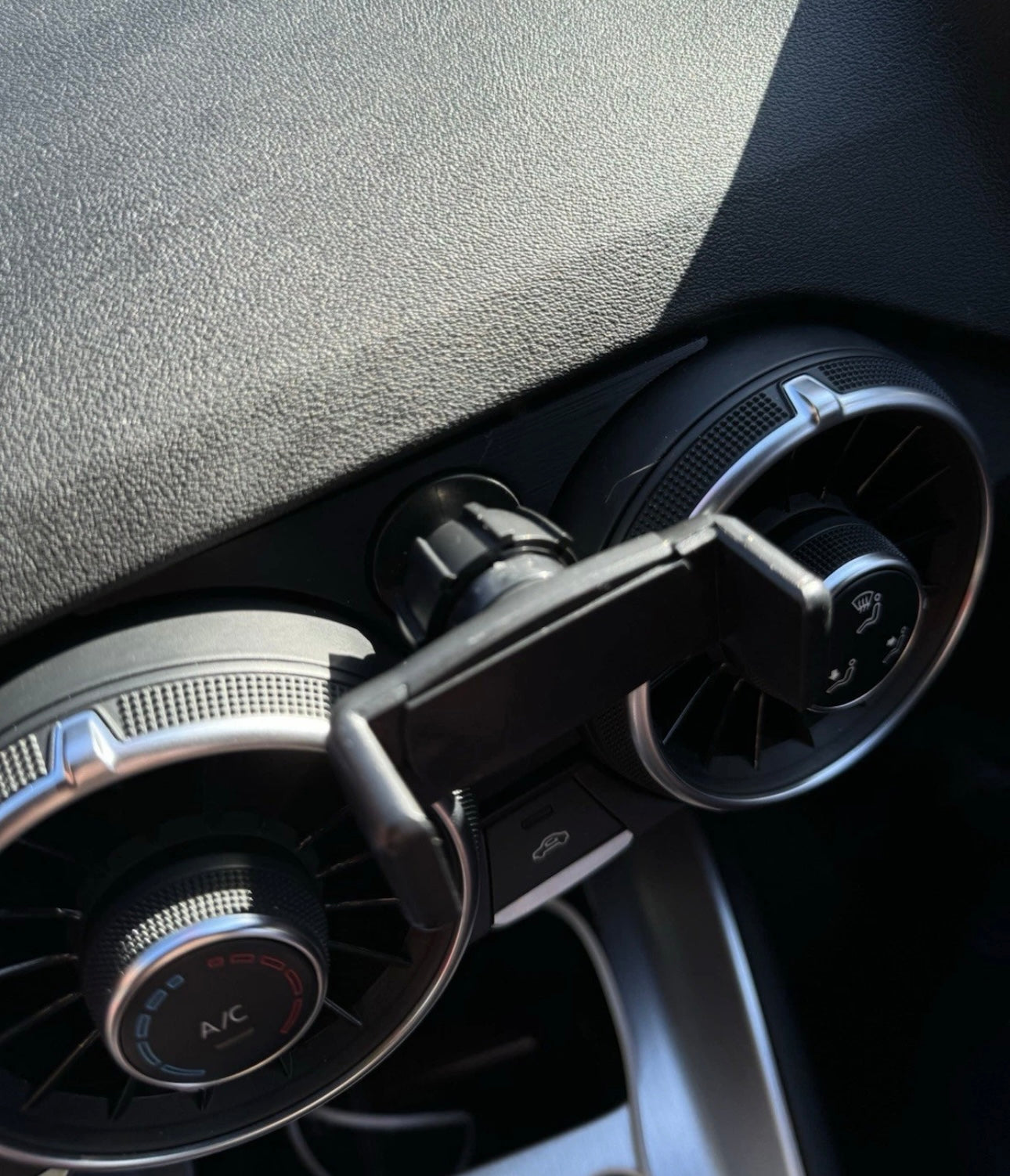Audi TT MK3 Phone Holder